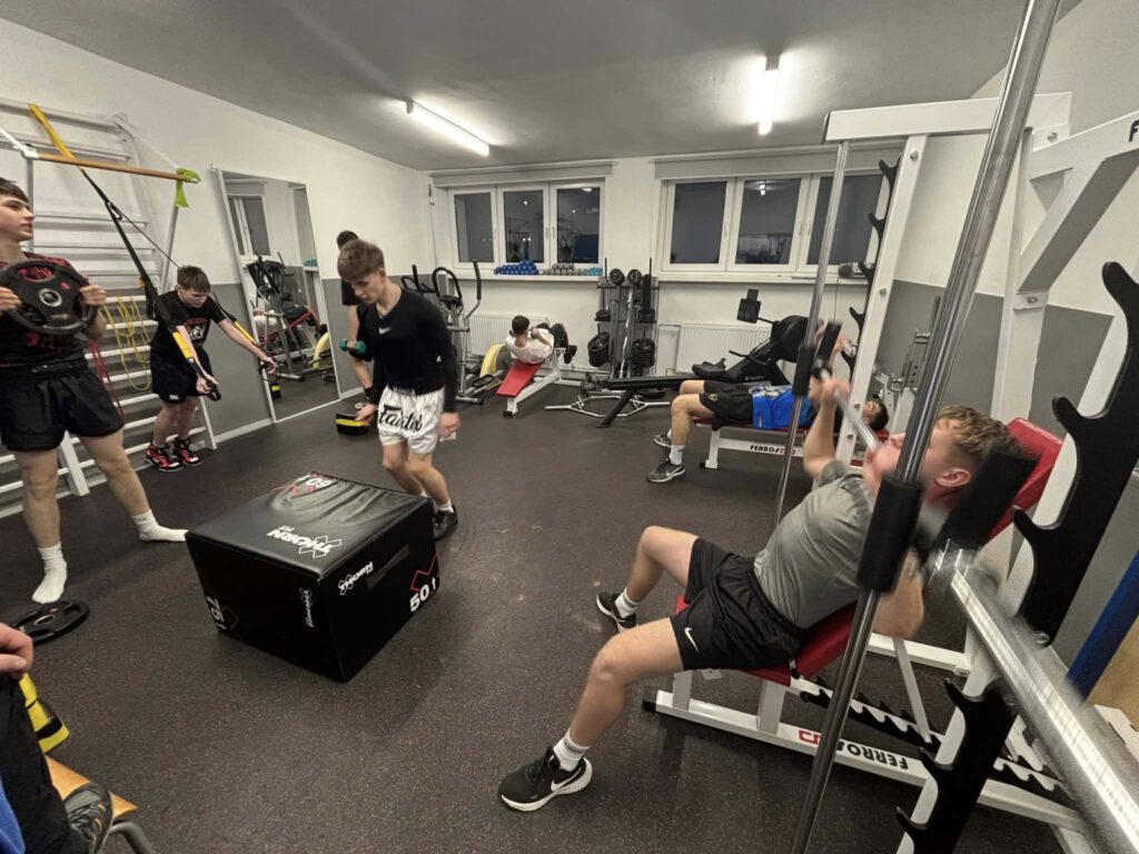 617583689_1196979012564873_6704411219418505258_n-1024x768 Zawodnicy klubowej sekcji kick-boxingu na obozie w Swarożynie