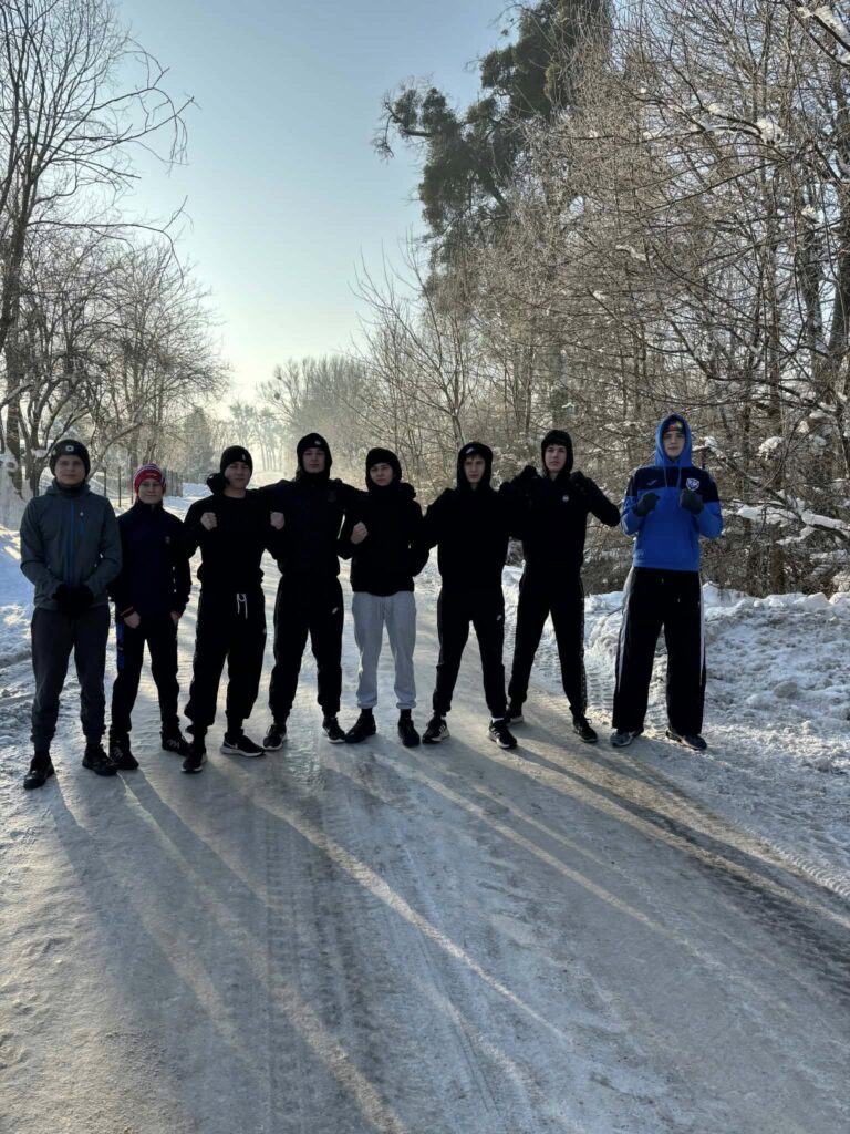 618816560_1196979049231536_1515924468966369602_n-768x1024 Zawodnicy klubowej sekcji kick-boxingu na obozie w Swarożynie